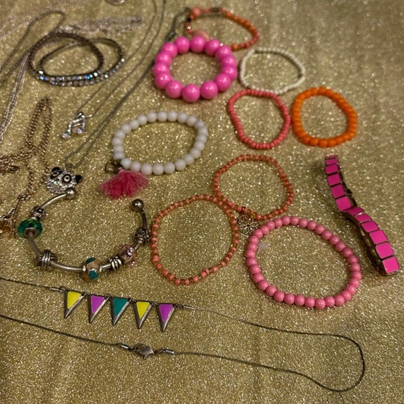 Assorted Jewellery and bangles - Picture 3 of 4